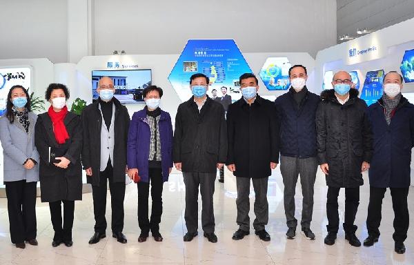 上海市委常委、常務(wù)副市長(zhǎng)陳寅調(diào)研市抗疫醫(yī)療物資保障基地